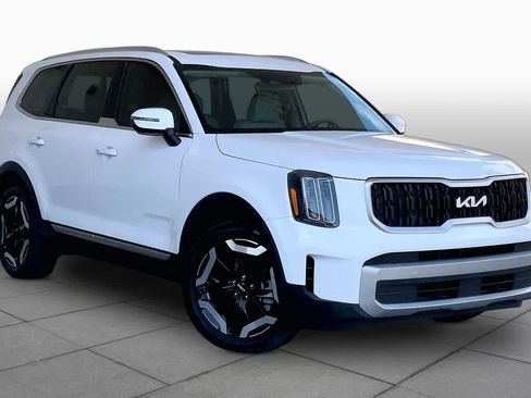 Used 2023 Kia Telluride EX w/ EX Captain's Chair Package FWD image 3