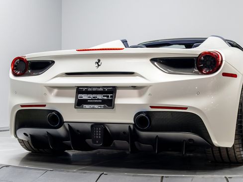 Used 2018 Ferrari 488 Spider image 78