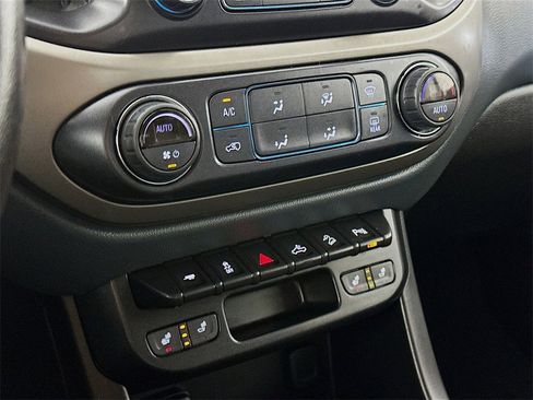 Used 2022 Chevrolet Colorado Z71 image 24