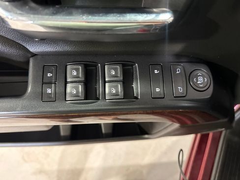 Used 2017 GMC Sierra 1500 SLE w/ Suspension Package, Off-Road AWD/4WD image 17