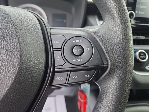 Used 2022 Toyota Corolla LE FWD image 25