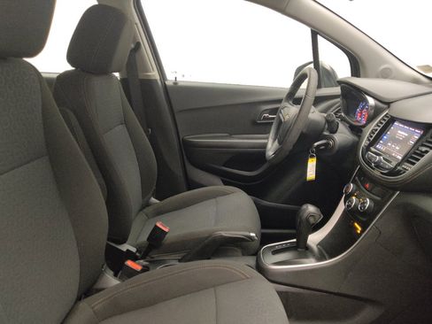 Used 2021 Chevrolet Trax LS AWD/4WD image 21
