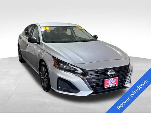 Used 2024 Nissan Altima 2.5 SV FWD image 3