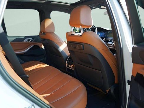 Used 2021 BMW X5 xDrive40i w/ M Sport Package image 28