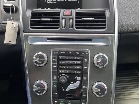Used 2016 Volvo XC60 T5 Premier w/ Proximity Package image 25