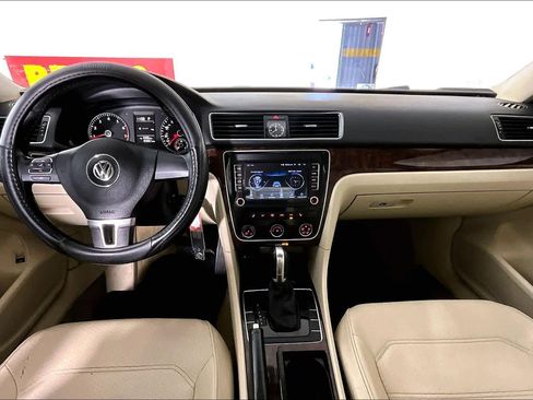 Used 2014 Volkswagen Passat 1.8T Wolfsburg Edition image 12