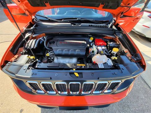Used 2019 Jeep Renegade Latitude FWD image 14