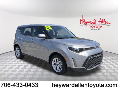 Used 2024 Kia Soul LX w/ Option Group 015 FWD image 1