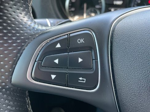 Used 2023 Mercedes-Benz Metris Passenger image 21