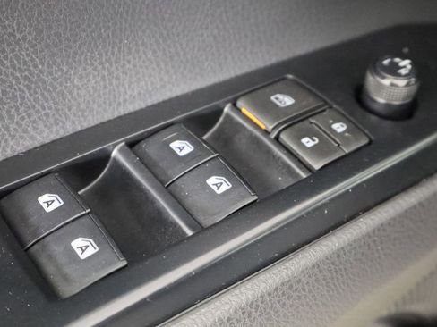 Used 2018 Toyota Camry SE image 17