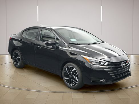 Certified 2025 Nissan Versa SR w/ Trunk Package FWD image 1