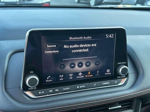 Certified 2025 Nissan Rogue SV image 27