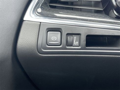 Used 2022 Cadillac XT5 Premium Luxury image 17