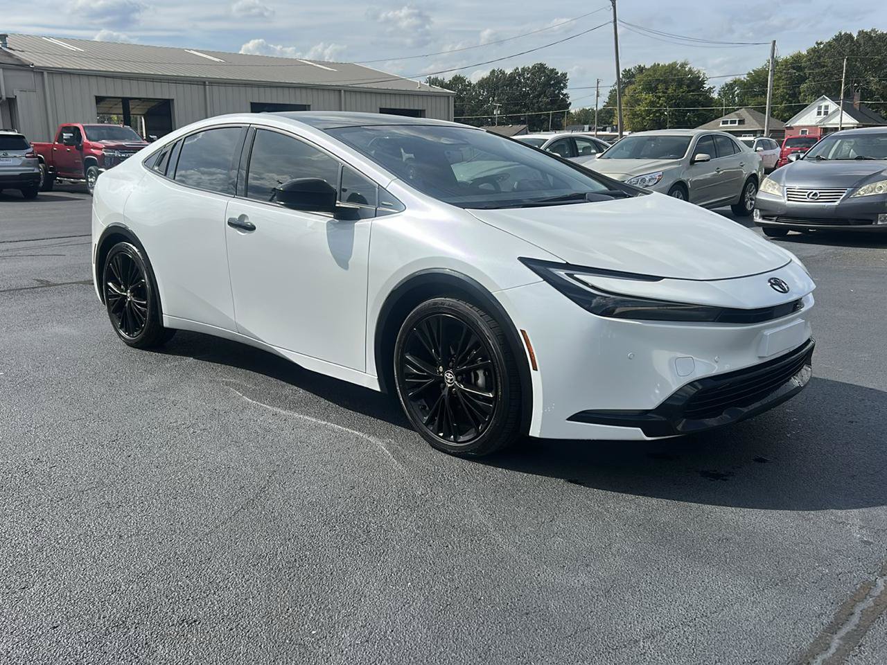 Used 2025 Toyota Prius FWD image 3