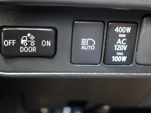 Used 2023 Toyota Tacoma TRD Off-Road w/ Technology Package AWD/4WD image 22