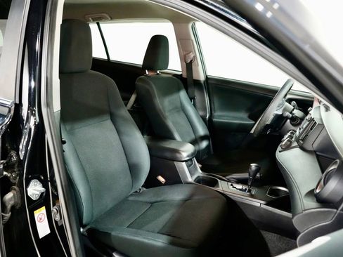 Used 2017 Toyota RAV4 LE image 22