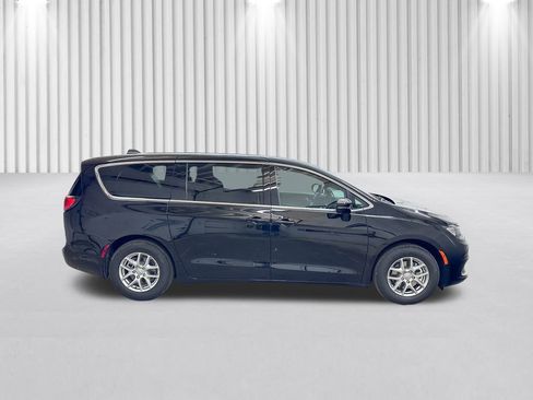 New 2026 Chrysler Voyager LX image 3