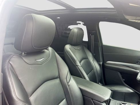 Used 2021 Cadillac XT4 Premium Luxury FWD image 28