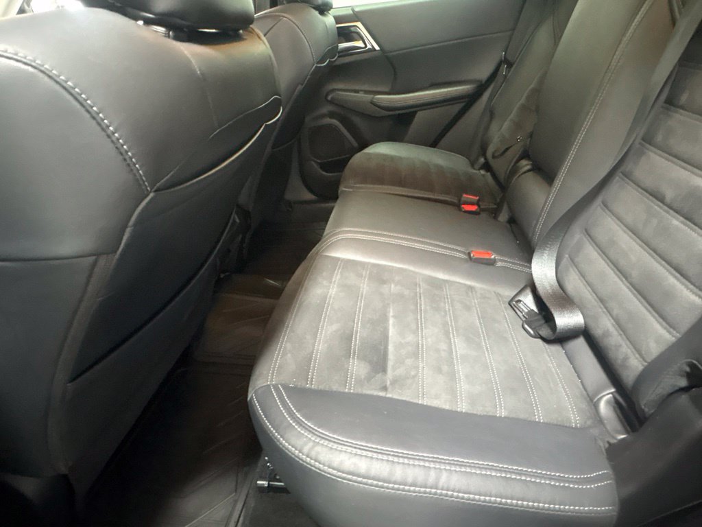 Used 2022 Mitsubishi Outlander SE AWD/4WD image 16