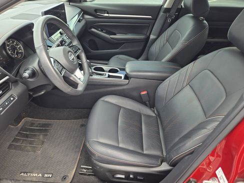 Used 2025 Nissan Altima 2.5 SR w/ SR Premium Package image 17
