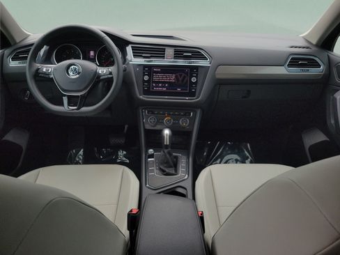 Used 2020 Volkswagen Tiguan SE w/ Panoramic Sunroof Package FWD image 11