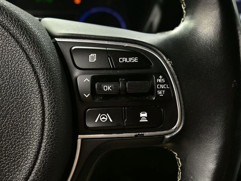 Used 2022 Kia Niro EX w/ Cold Weather Package image 5