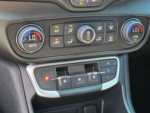 Used 2023 GMC Terrain SLE w/ Driver Convenience Package FWD image 29