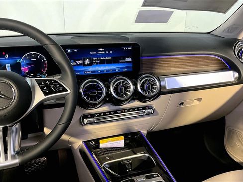 New 2026 Mercedes-Benz GLB 250 4MATIC image 8