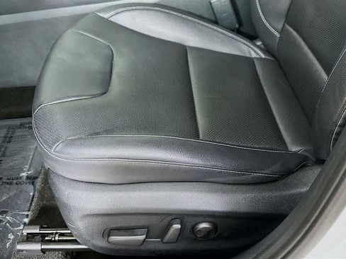 Used 2022 Kia Niro EX Premium image 33