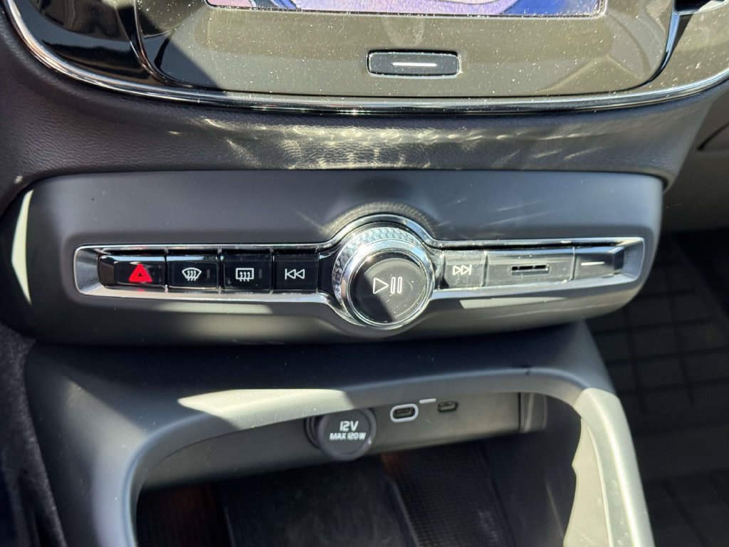 Certified 2023 Volvo XC40 B5 Plus w/ Driver Assist Package AWD/4WD image 27