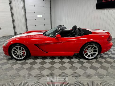 Used 2004 Dodge Viper SRT-10 image 3