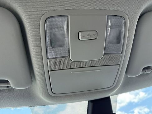 Used 2025 Kia Soul LX w/ LX Technology Package FWD image 14