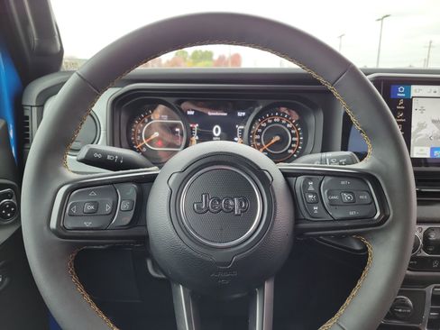 Used 2024 Jeep Gladiator Sport image 22