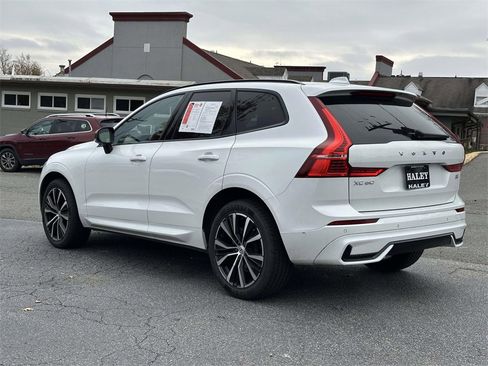 Used 2023 Volvo XC60 B5 Plus image 22