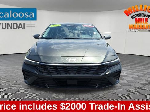 Used 2025 Hyundai Elantra SEL FWD image 2