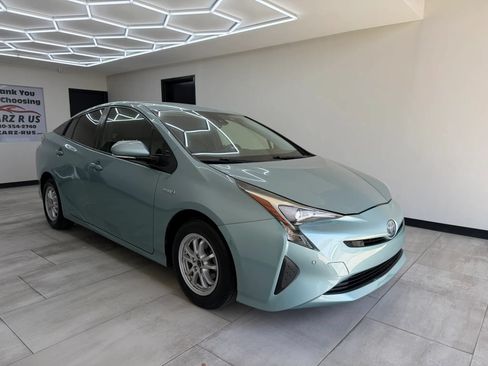 Used 2017 Toyota Prius Two w/ Prius Two Safety Plus Package FWD image 11