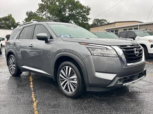 Used 2022 Nissan Pathfinder Platinum w/ Cargo Package FWD image 2