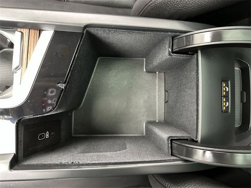 Certified 2023 Volvo XC60 B5 Plus w/ Climate Package image 21