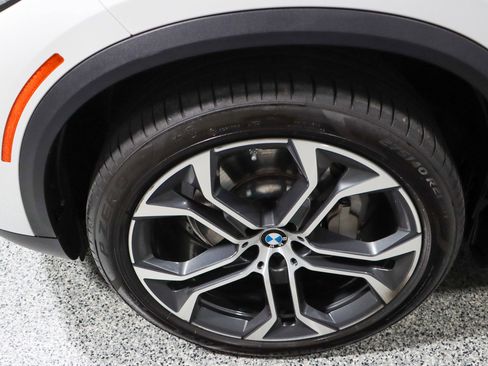 Used 2022 BMW X5 sDrive40i w/ Premium Package image 11