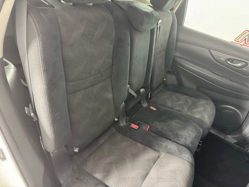 Used 2016 Nissan Rogue SV w/ SV Premium Package image 37