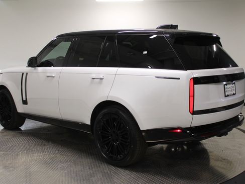 Used 2025 Land Rover Range Rover SE image 3