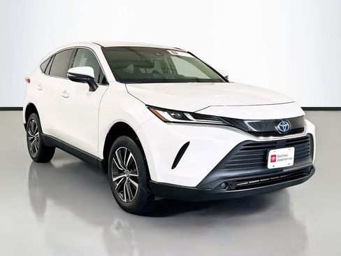 Used 2024 Toyota Venza LE AWD/4WD image 3