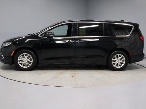 Used 2025 Chrysler Pacifica Select FWD image 8