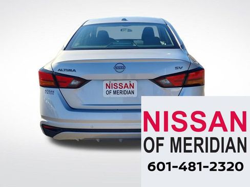 Used 2024 Nissan Altima 2.5 SV image 4