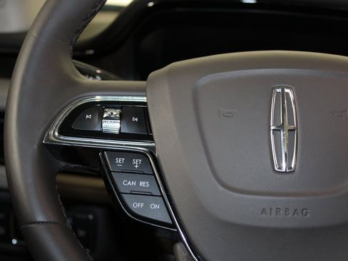 Used 2022 Lincoln Nautilus Reserve image 18