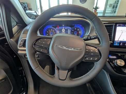 New 2026 Chrysler Pacifica Limited w/ Uconnect Theater Family Group image 14