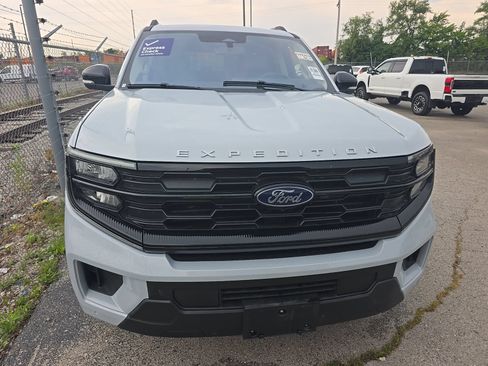 Used 2025 Ford Expedition Active AWD/4WD image 2
