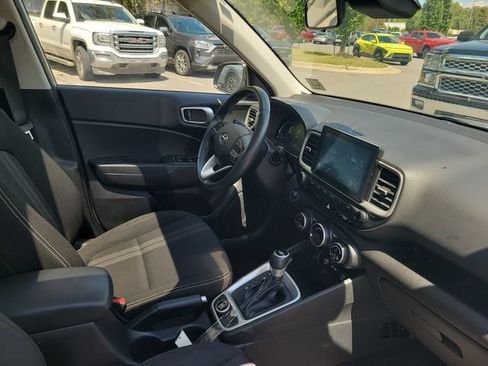 Used 2025 Hyundai Venue SEL FWD image 28