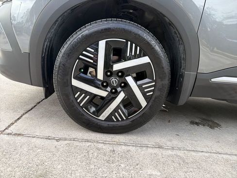 Used 2025 Nissan Kicks SV image 11