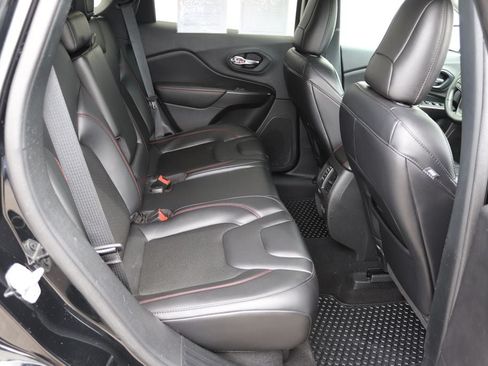 Used 2021 Jeep Cherokee Trailhawk AWD/4WD image 9
